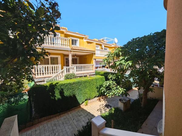 Chalet adosado en avenida poeta Miguel Hernández, 19