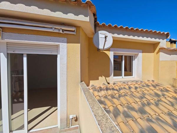 Chalet adosado en avenida poeta Miguel Hernández, 19