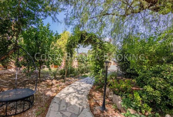 Casa independiente en calle Pinsà