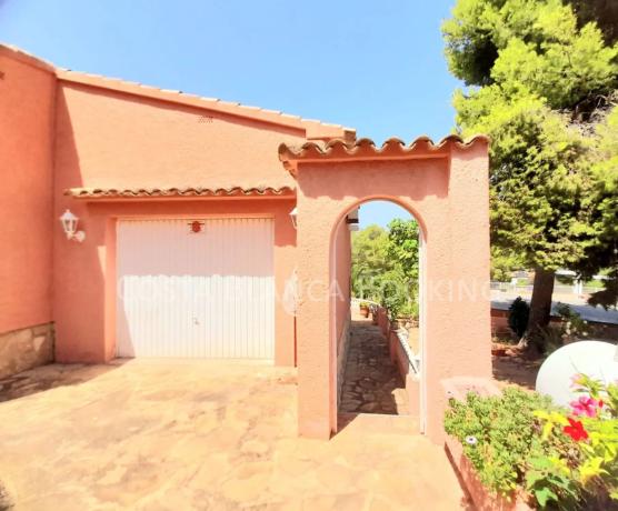 Casa independiente en calle Pinsà