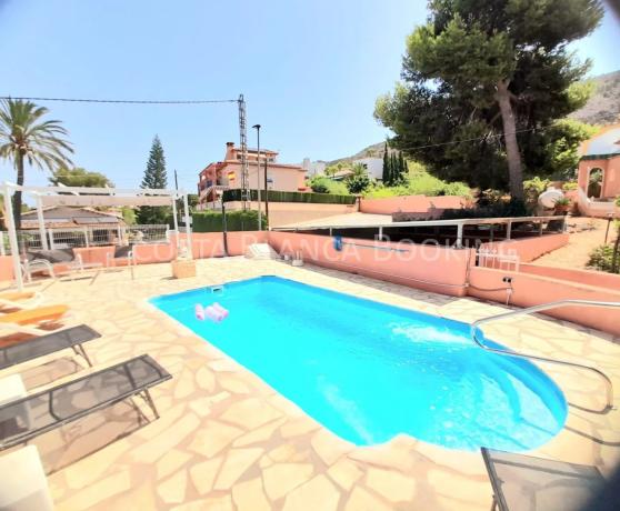 Casa independiente en calle Pinsà