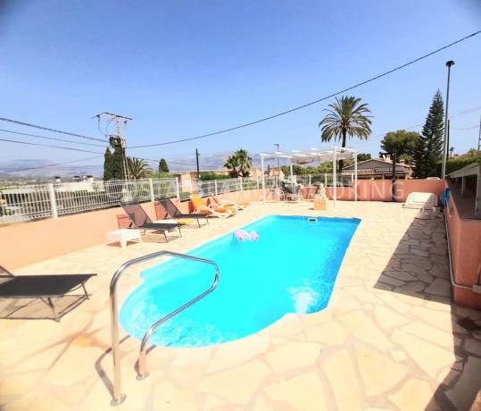 Casa independiente en calle Pinsà