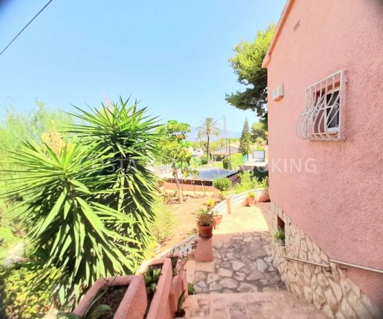 Casa independiente en calle Pinsà