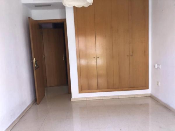 Piso en avenida País Valencià