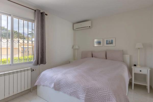 Casa independiente en calle Azorin s/n