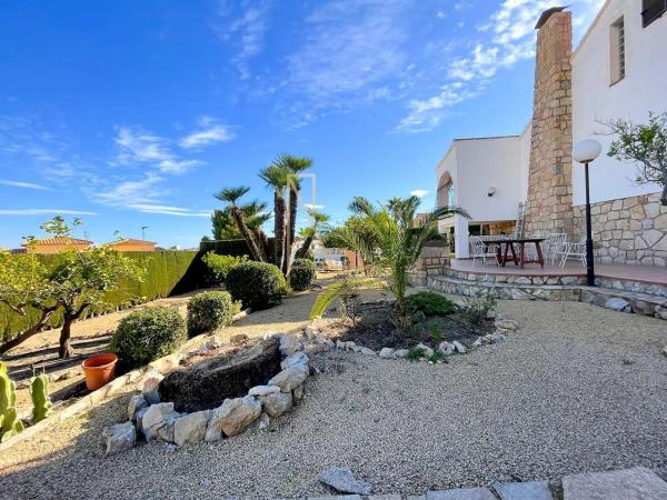 Casa independiente en calle Quevedo