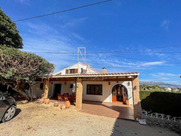 Casa independiente en calle Quevedo