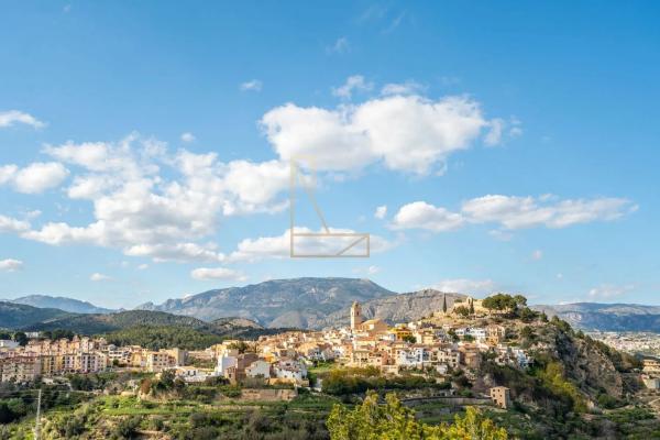 Casa independiente en calle Quevedo