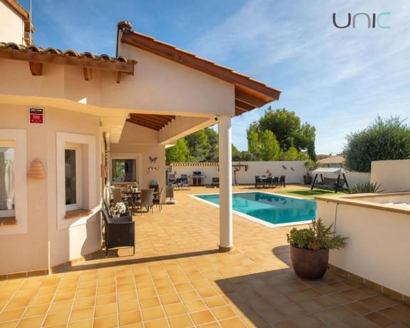 Casa independiente en calle Dulcinea