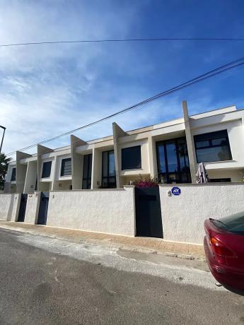 Chalet adosado en calle Pegàs, 11