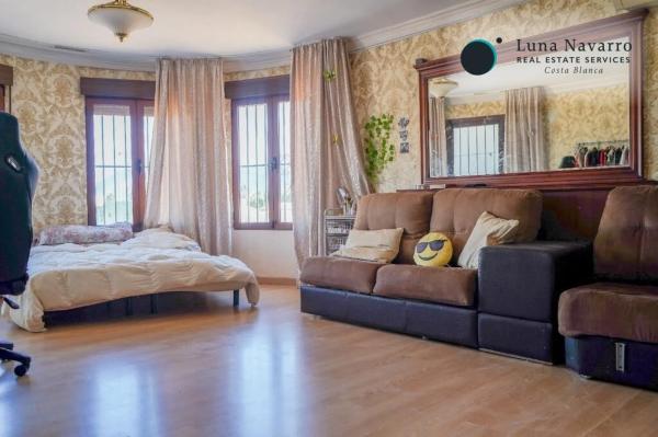 Casa independiente en calle Otari