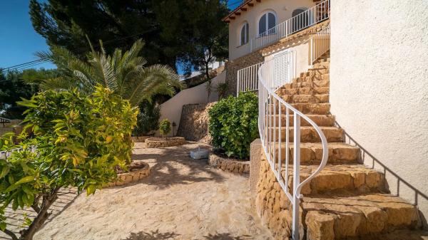 Casa independiente en calle Pirineus