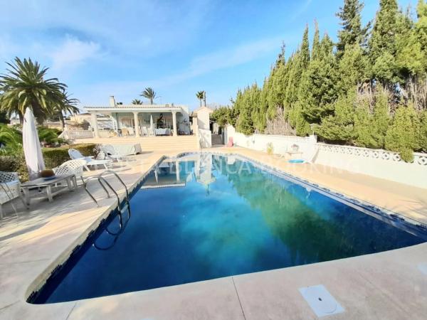 Casa independiente en calle Belgrado