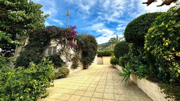 Casa independiente en calle Cormorà