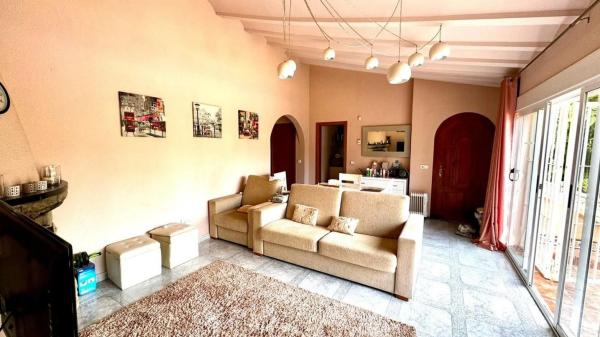 Casa independiente en calle Cormorà