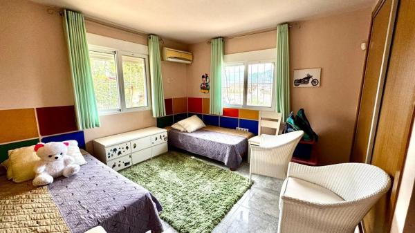 Casa independiente en calle Cormorà