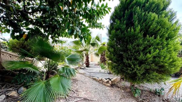 Casa independiente en calle Cormorà