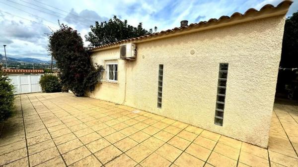 Casa independiente en calle Cormorà