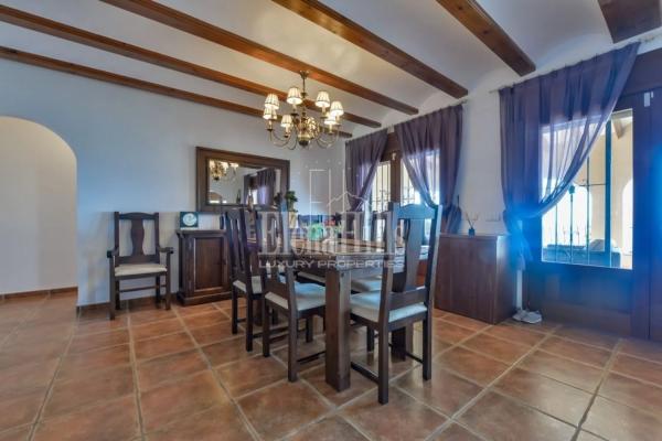 Casa independiente en calle la Prunera