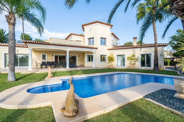 Casa independiente en avenida Mediterrani