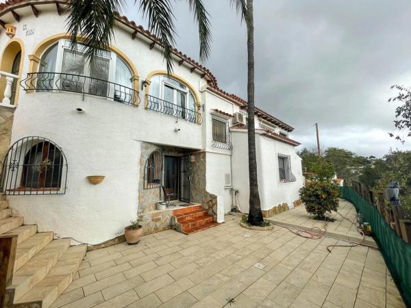 Casa independiente en calle la Truita