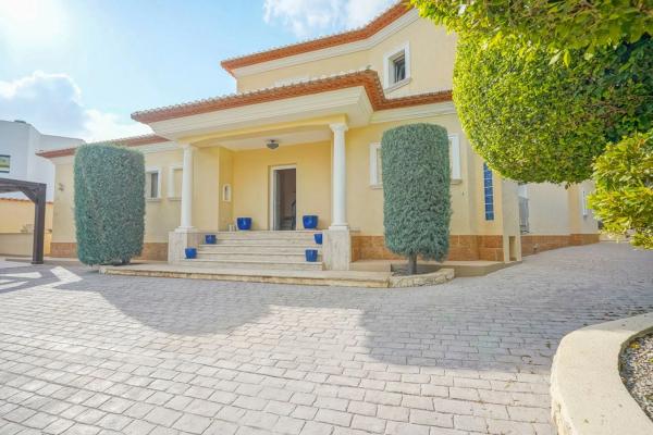 Chalet en Cala Advocat - Baladrar