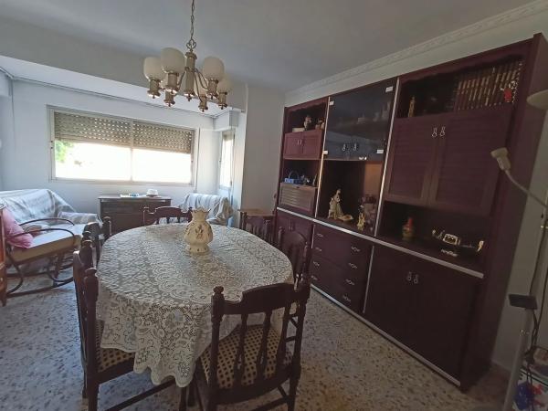 Piso en avenida País Valencià, 212