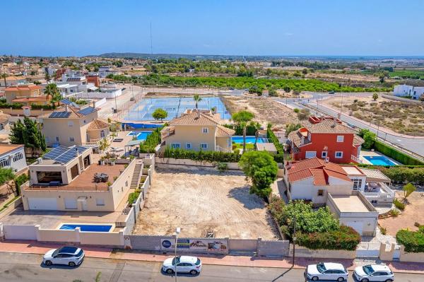 Terreno en calle Valencia, 4