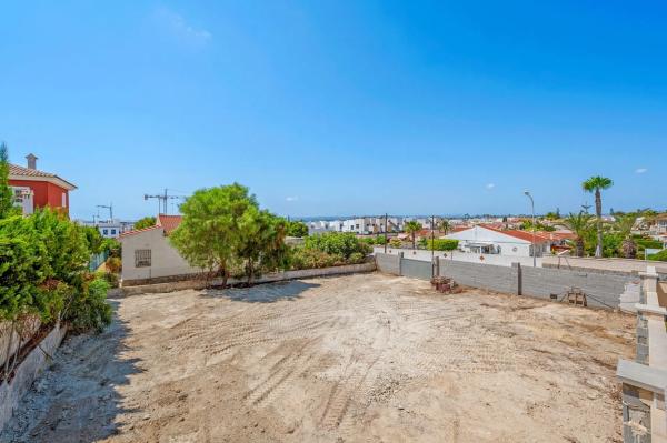 Terreno en calle Valencia, 4