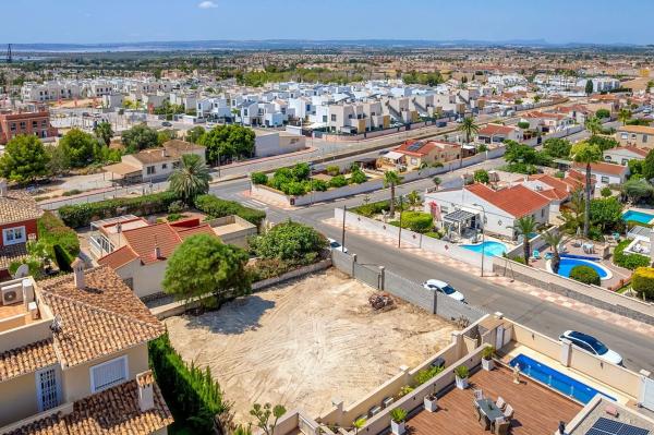 Terreno en calle Valencia, 4