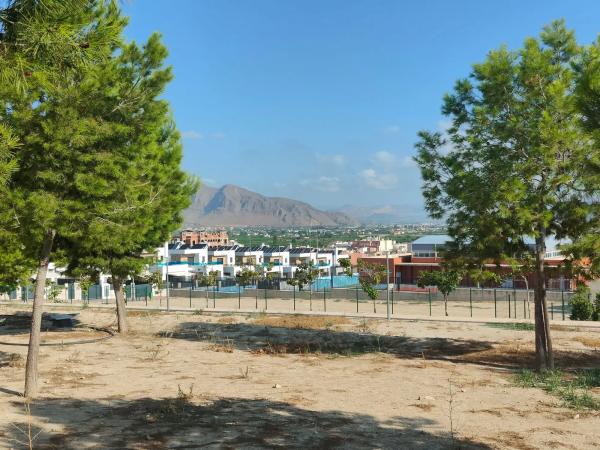 Terreno en calle Clara Campoamor, 15