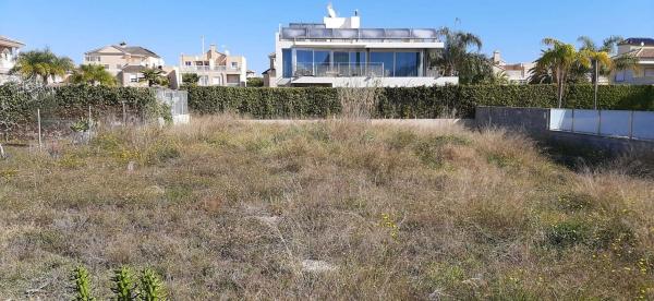 Terreno en Barrio La Zenia