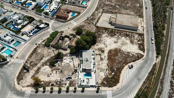 Terreno en calle Luis García Berlanga s/n