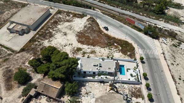 Terreno en calle Luis García Berlanga s/n