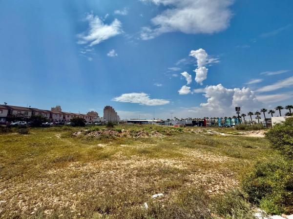 Terreno en avenida de las Cortes Valencianas