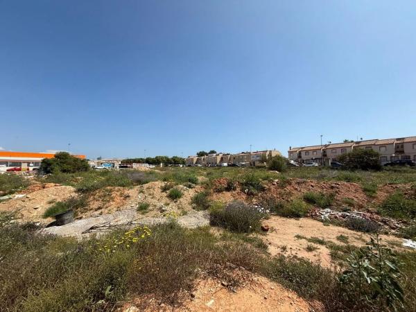 Terreno en avenida de las Cortes Valencianas