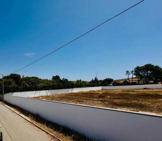 Terreno en calle Azahar