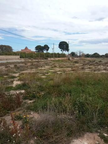 Terreno en via Sense Nom