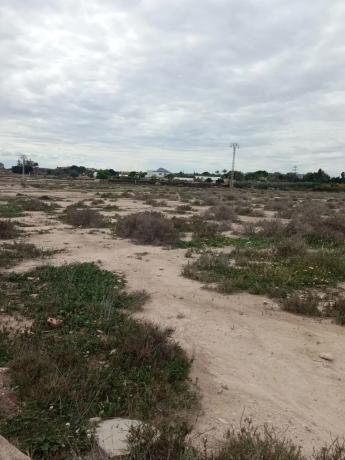 Terreno en via Sense Nom