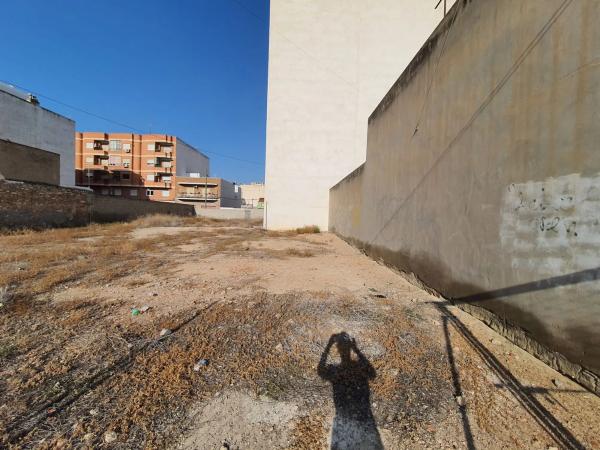 Terreno en calle Riu Xúquer, 24