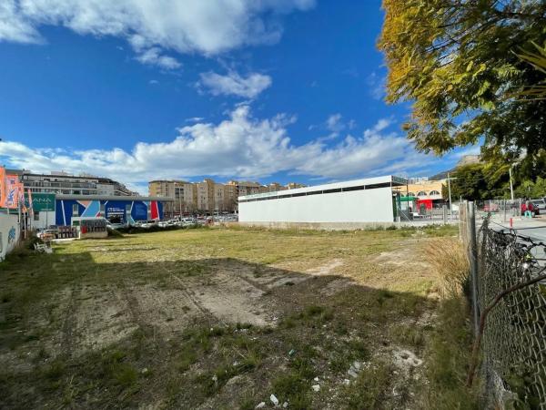 Terreno en avenida Pais Valencià