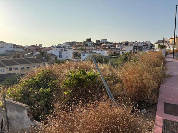 Terreno en calle Poeta Gloria Fuertes