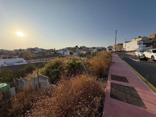 Terreno en calle Poeta Gloria Fuertes
