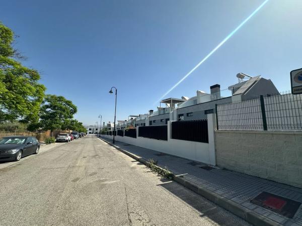 Terreno en calle Angola