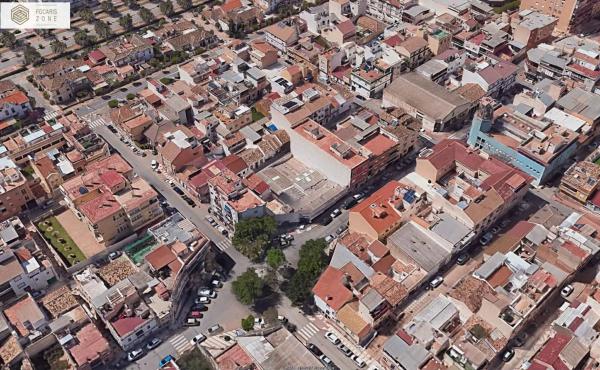 Terreno en calle Balbina Valverde