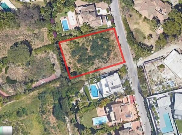 Terreno en calle Hortensia