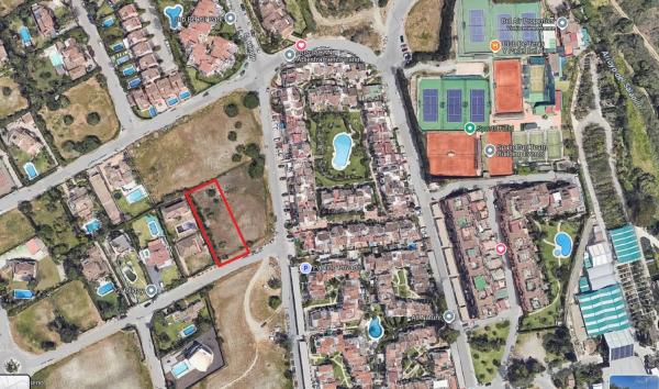 Terreno en calle Albahaca