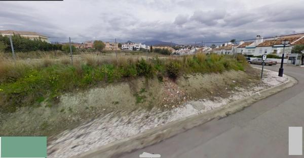 Terreno en calle Albahaca