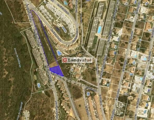 Terreno en avenida Sierra Morena s/n