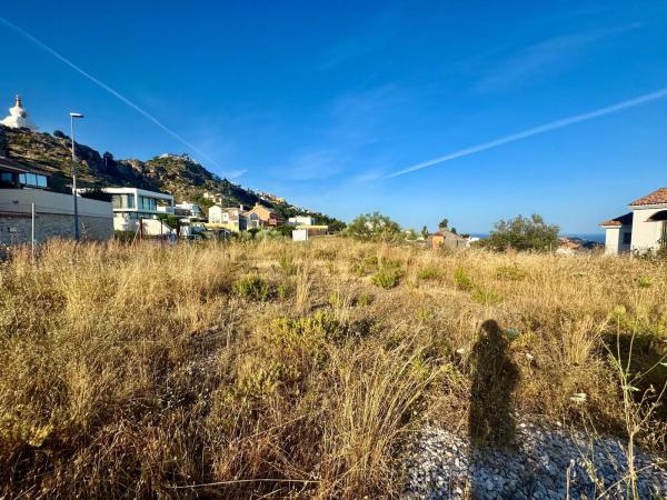 Terreno en calle Rododendro s/n